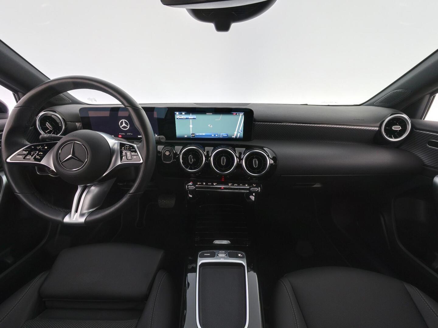 MERCEDES-BENZ A 2024