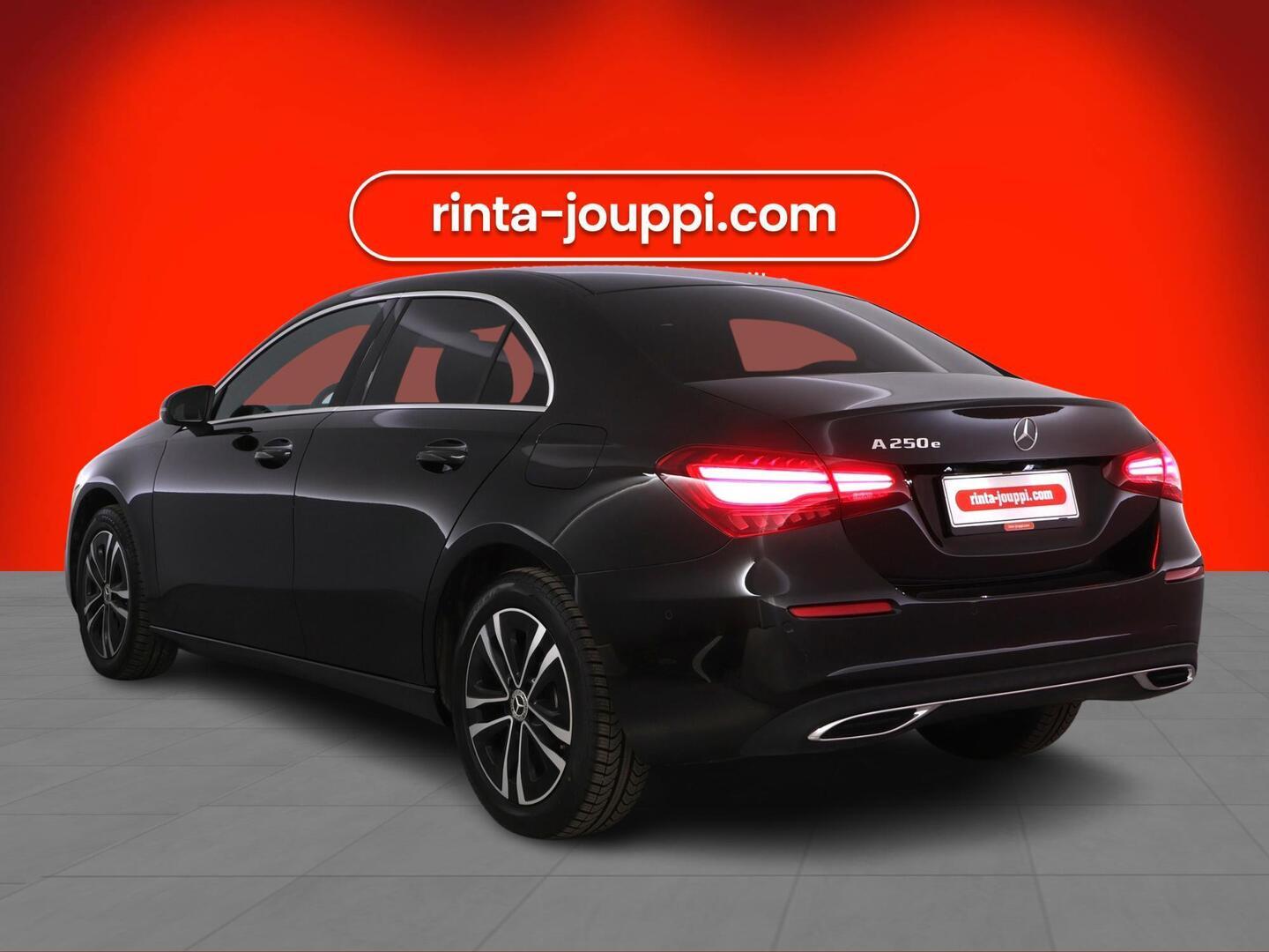 MERCEDES-BENZ A 2024