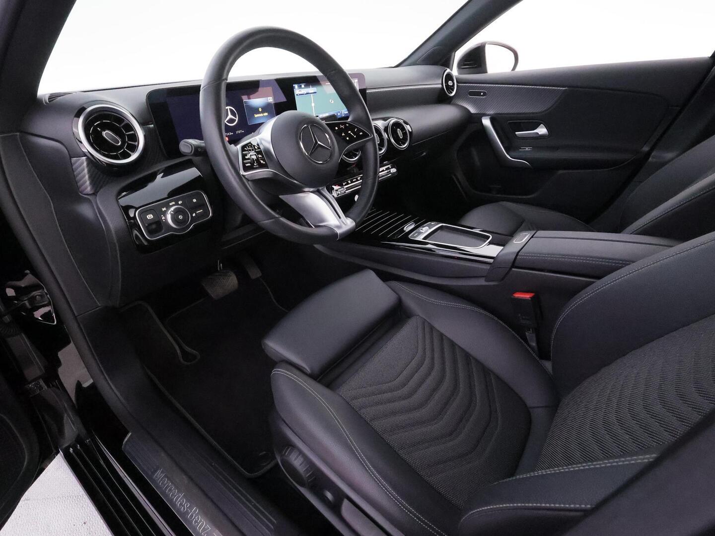 MERCEDES-BENZ A 2024