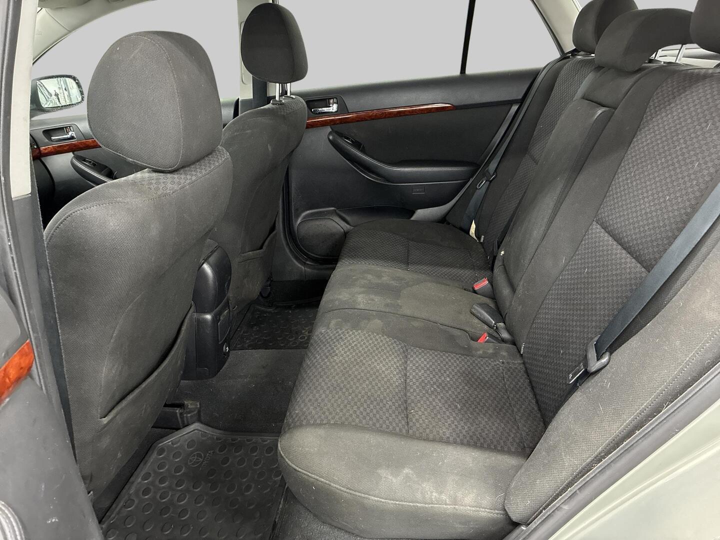 TOYOTA Avensis 2004