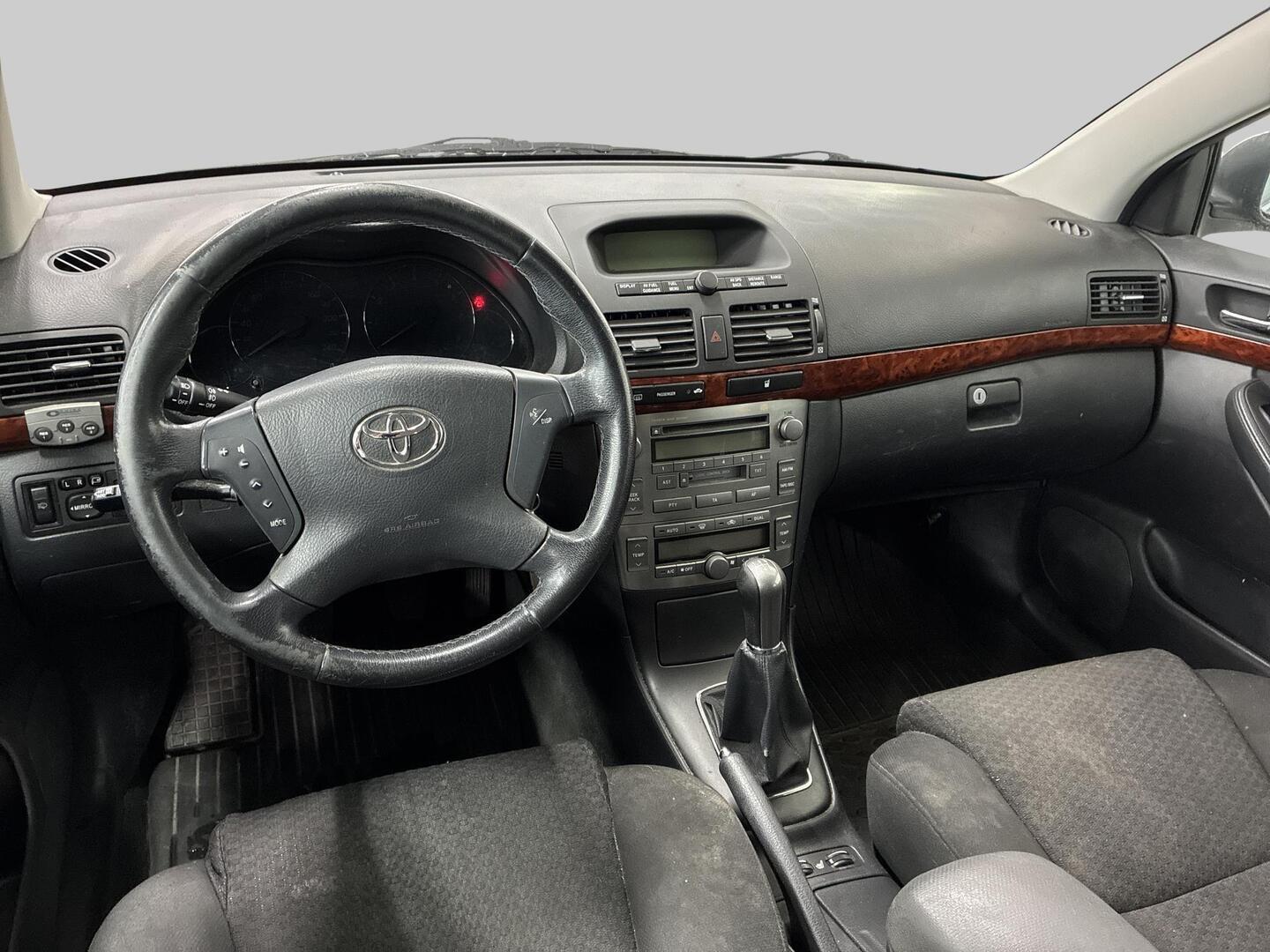 TOYOTA Avensis 2004