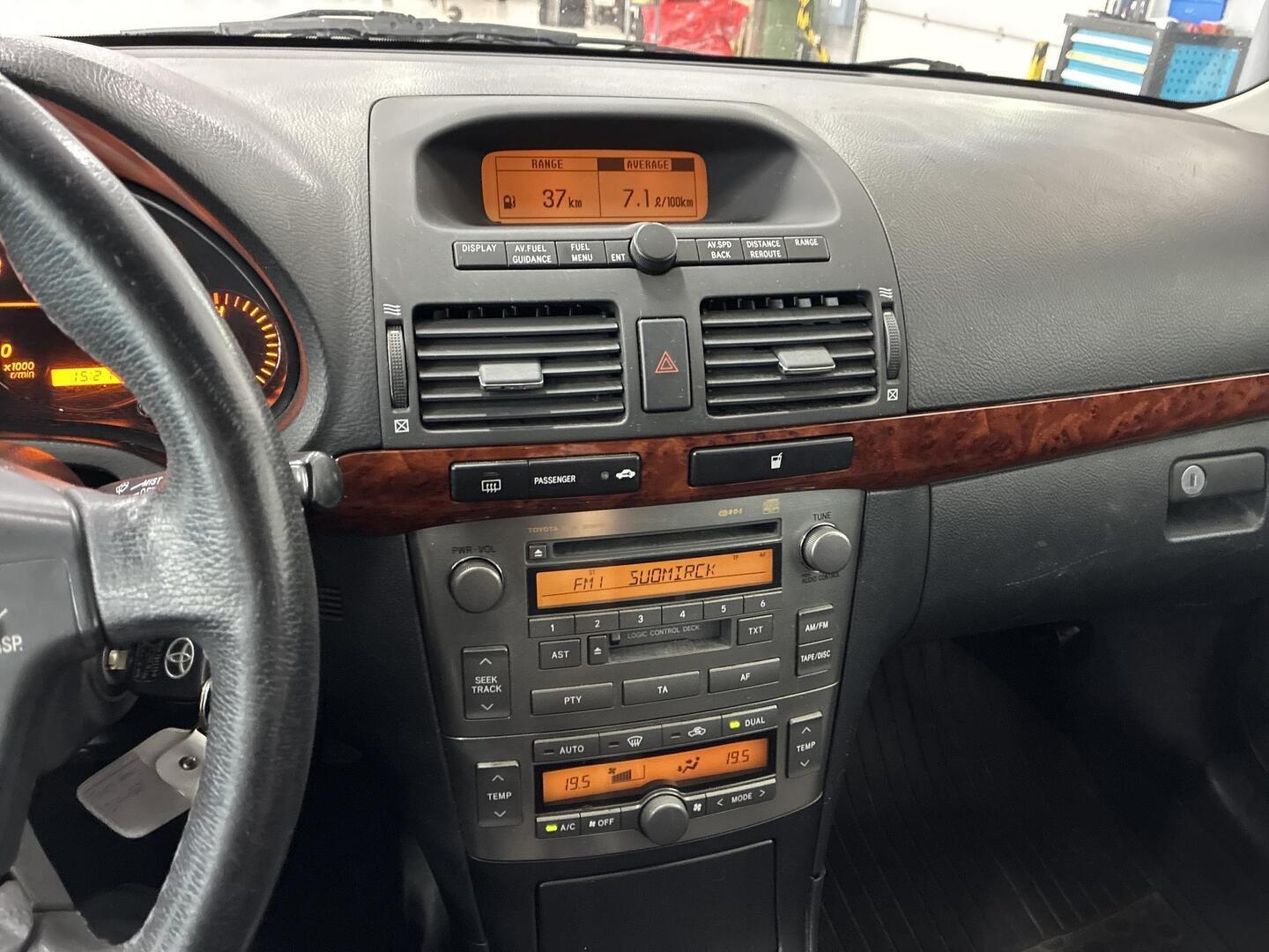 TOYOTA Avensis 2004