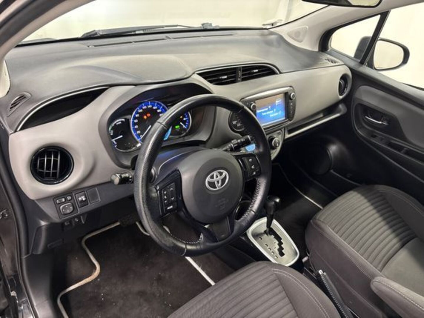 TOYOTA YARIS 2016