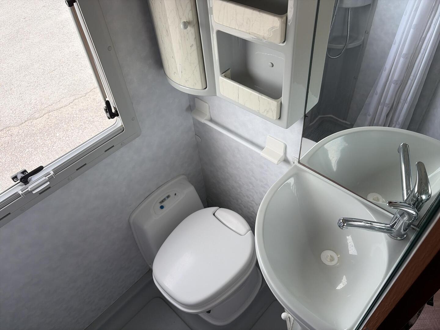 ADRIA CORAL 660 DP 2003