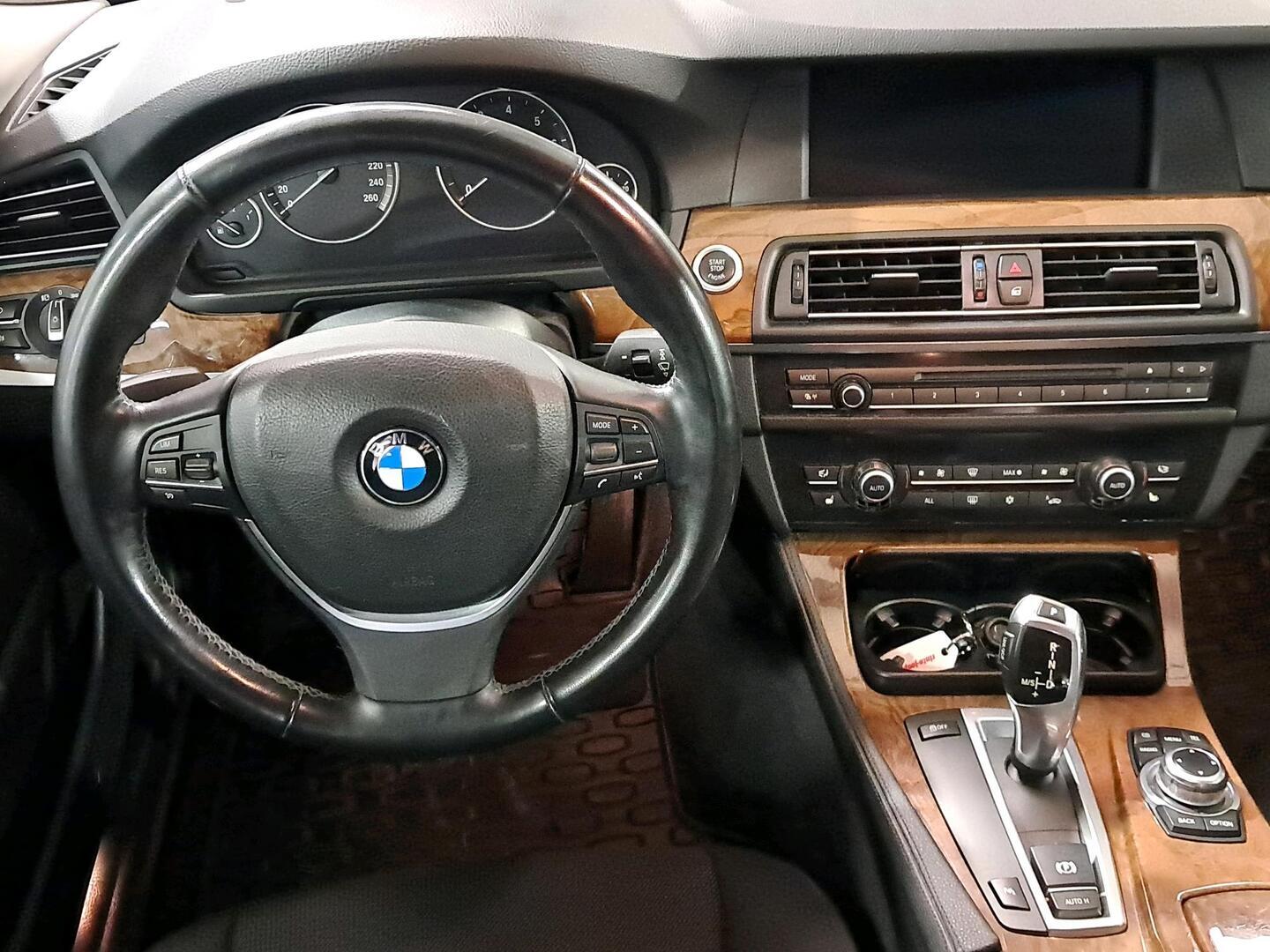 BMW 523 2010
