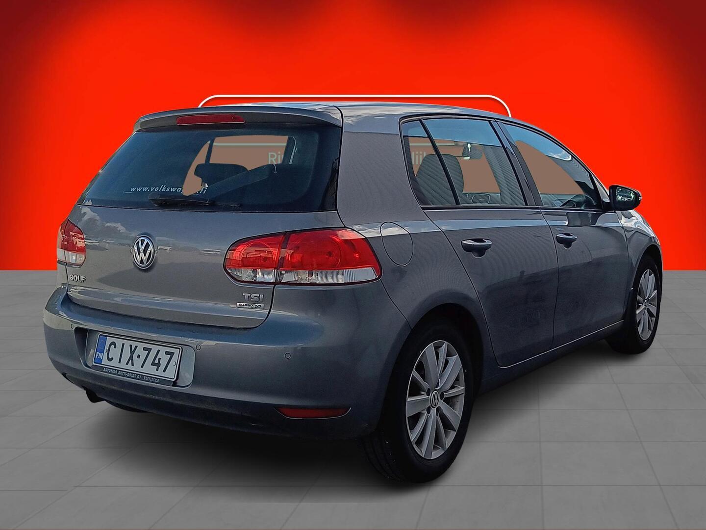 VOLKSWAGEN Golf 2012