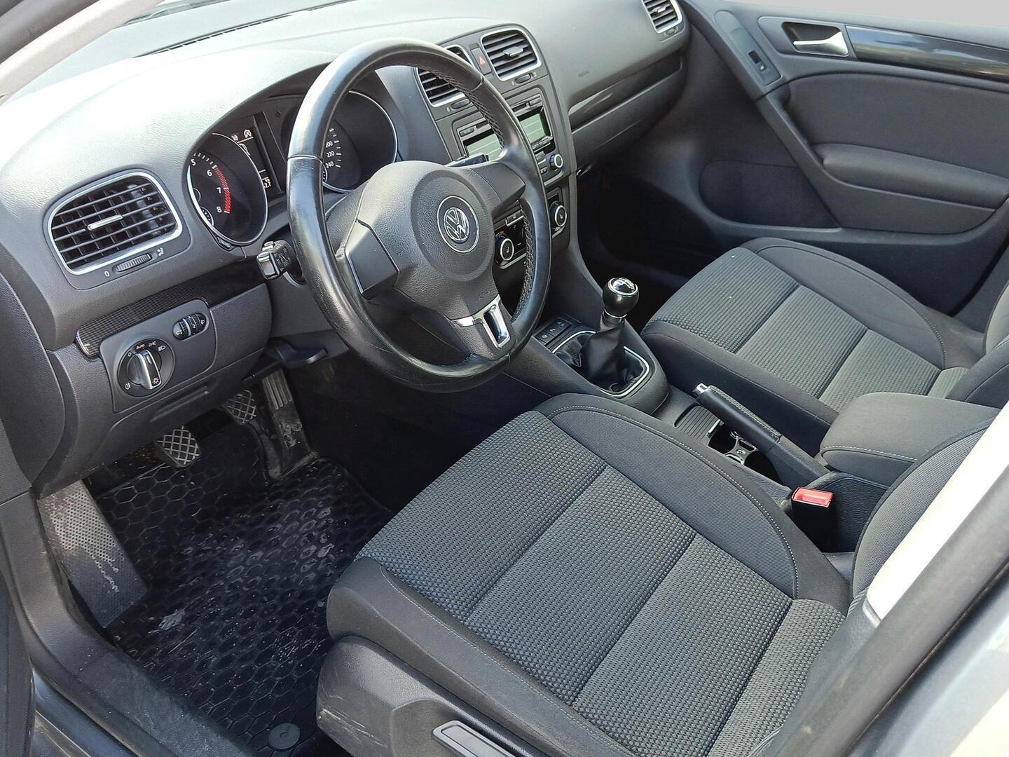 VOLKSWAGEN Golf 2012