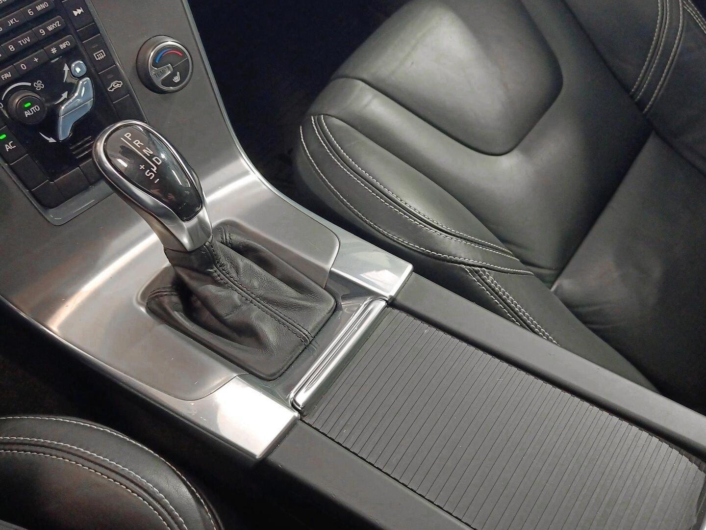 VOLVO V60 2013