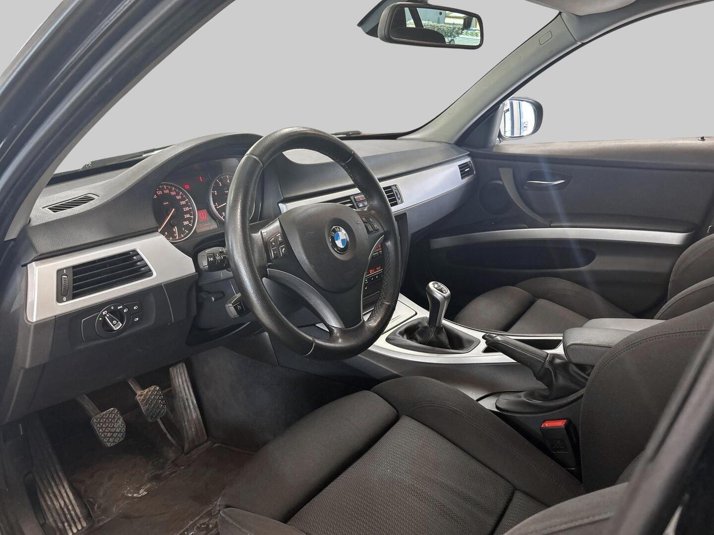 BMW 320 2009