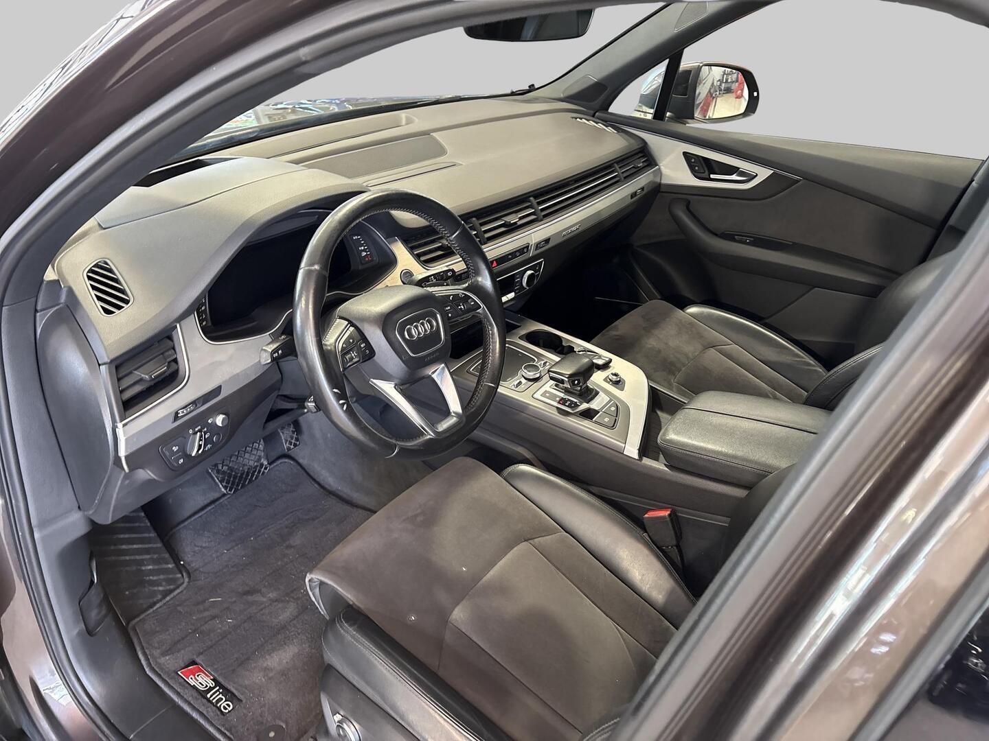 AUDI Q7 2015
