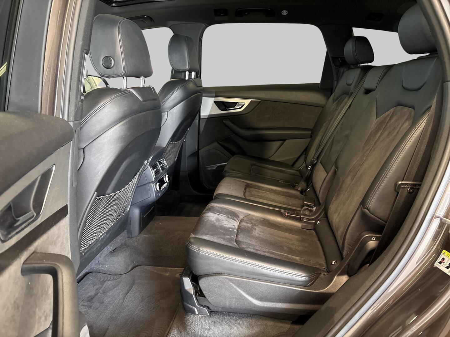 AUDI Q7 2015