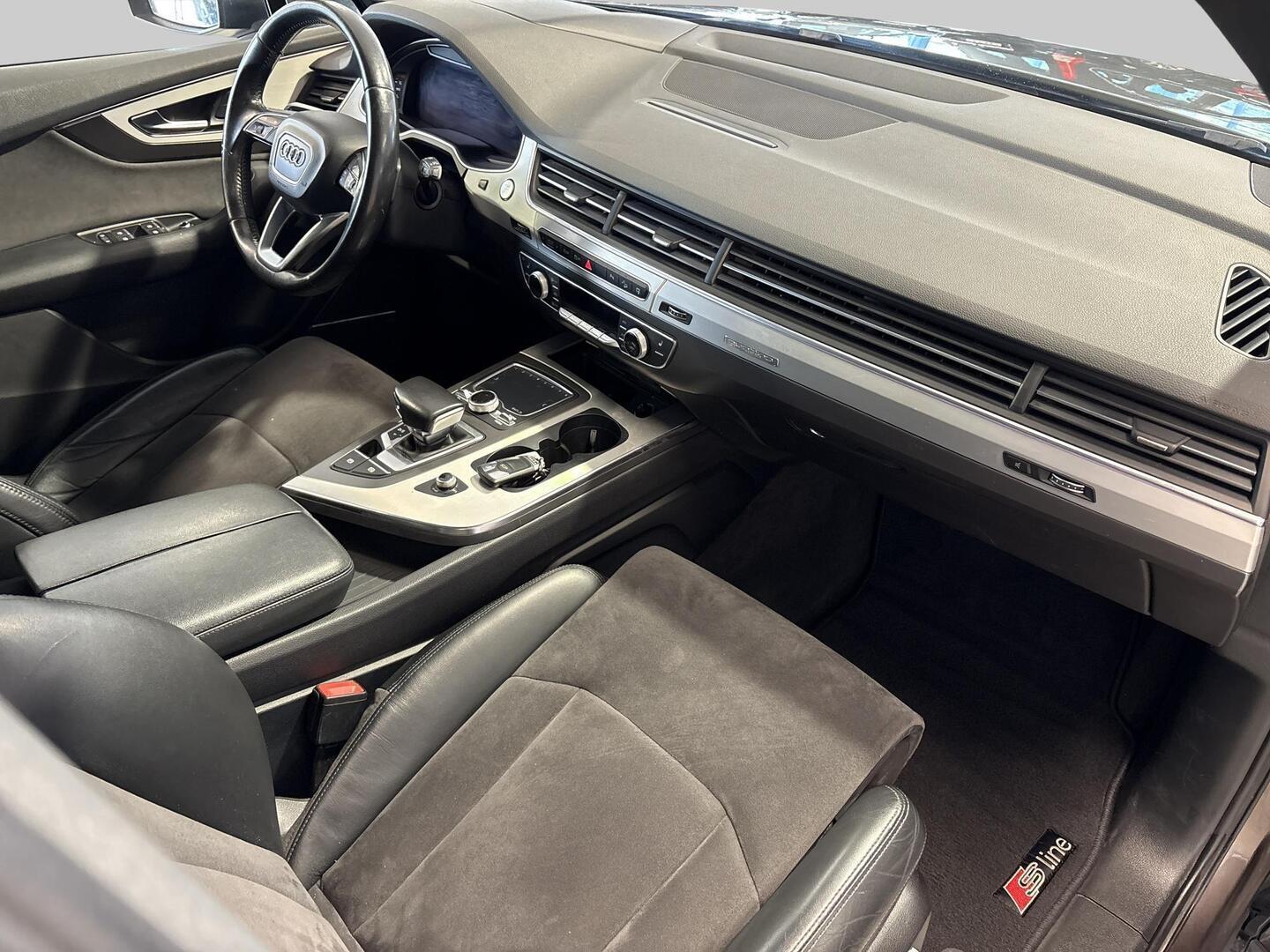 AUDI Q7 2015