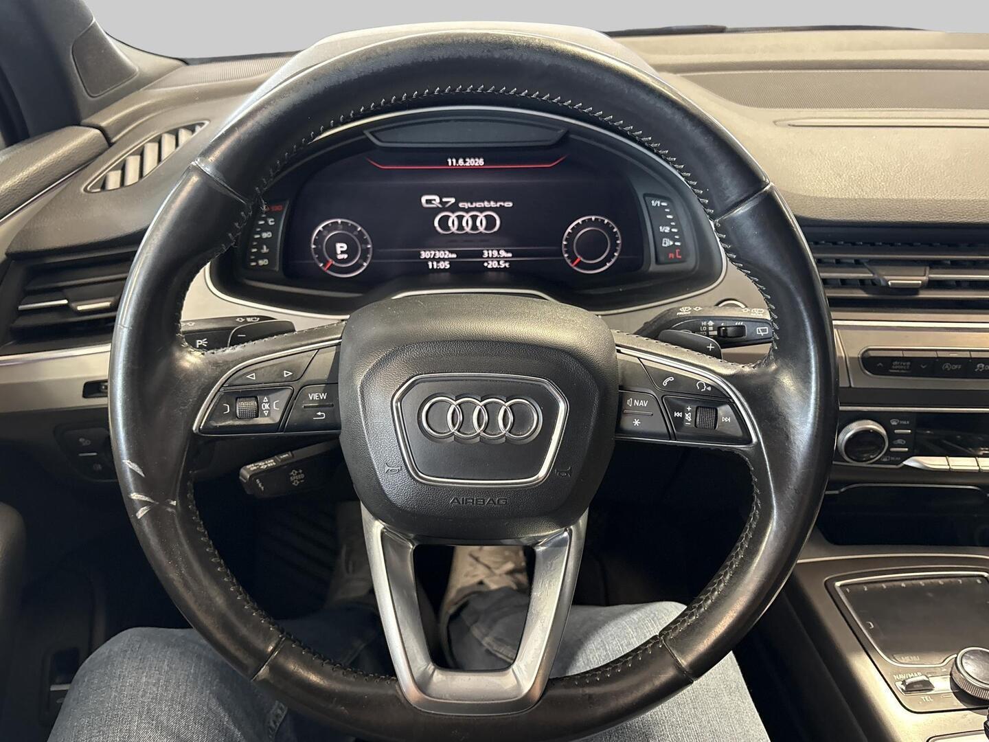 AUDI Q7 2015