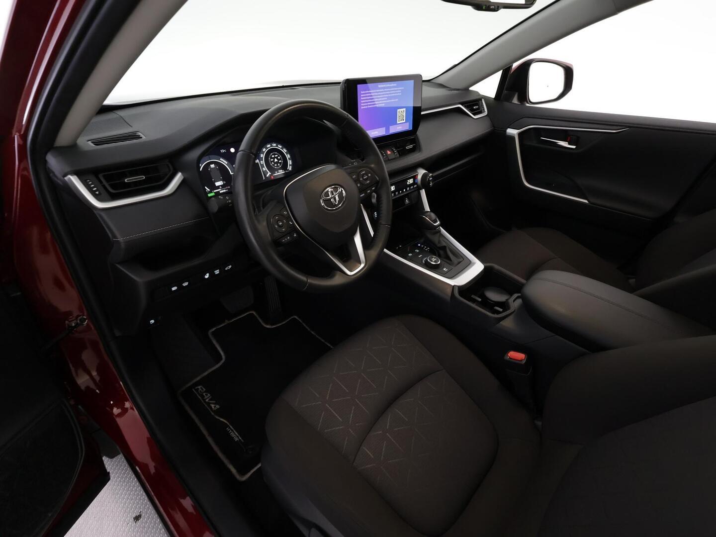 TOYOTA RAV4 2025