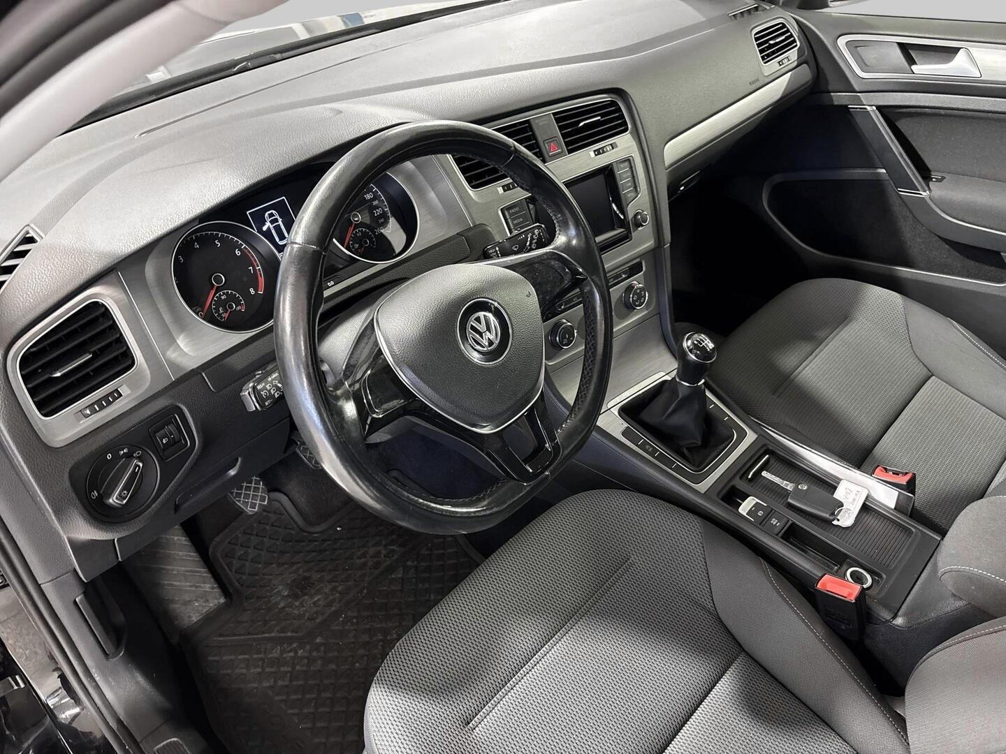 VOLKSWAGEN Golf 2015