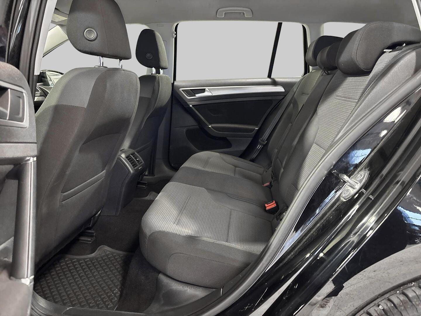 VOLKSWAGEN Golf 2015