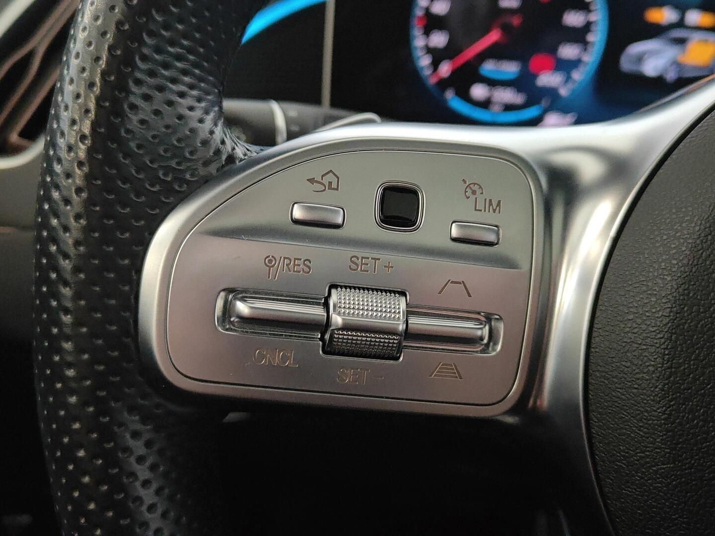 MERCEDES-BENZ EQC 2020