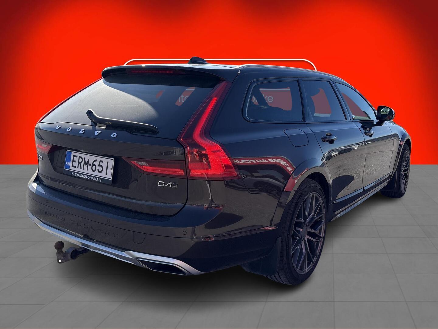 VOLVO V90 Cross Country 2021