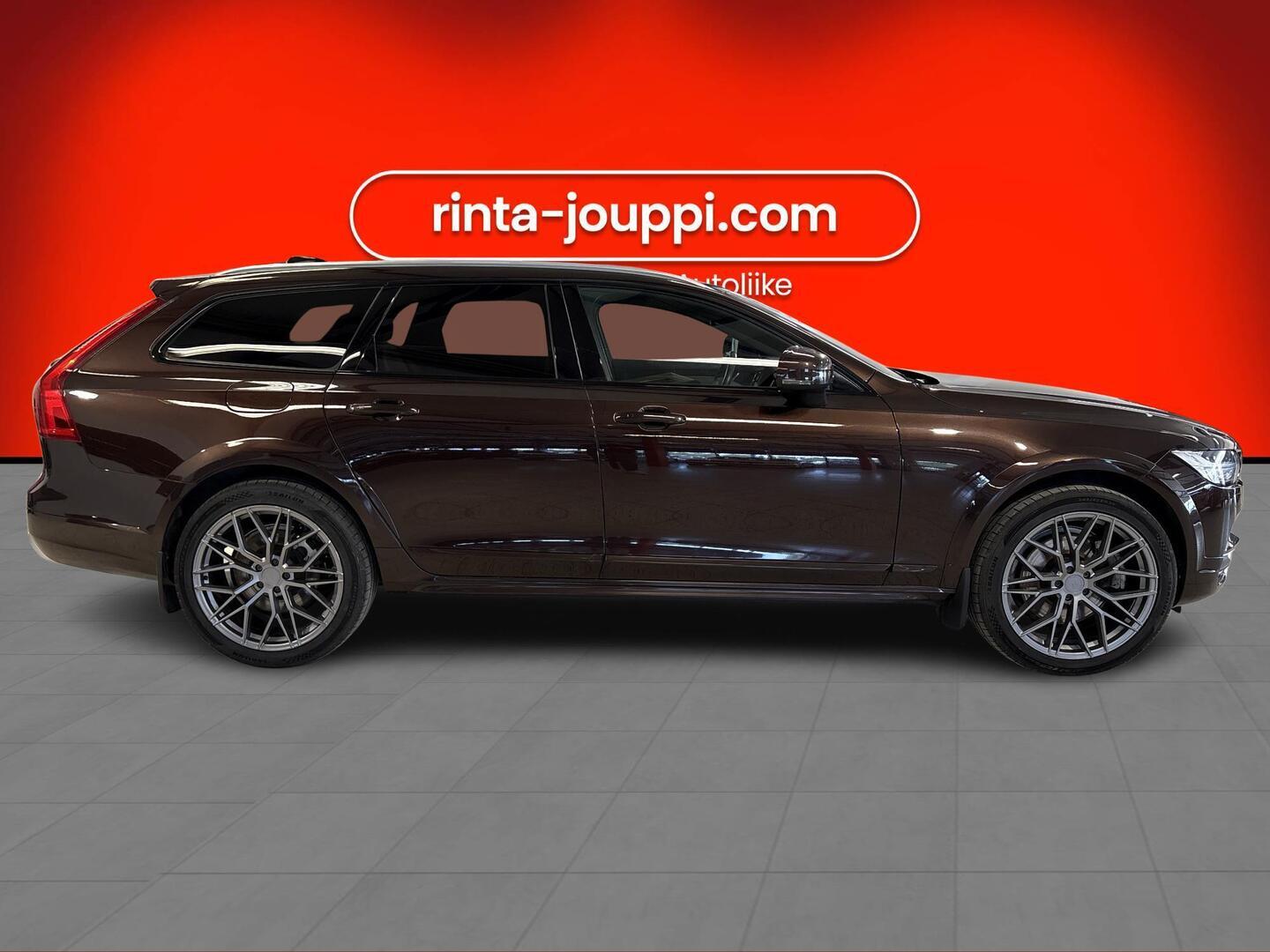 VOLVO V90 Cross Country 2021