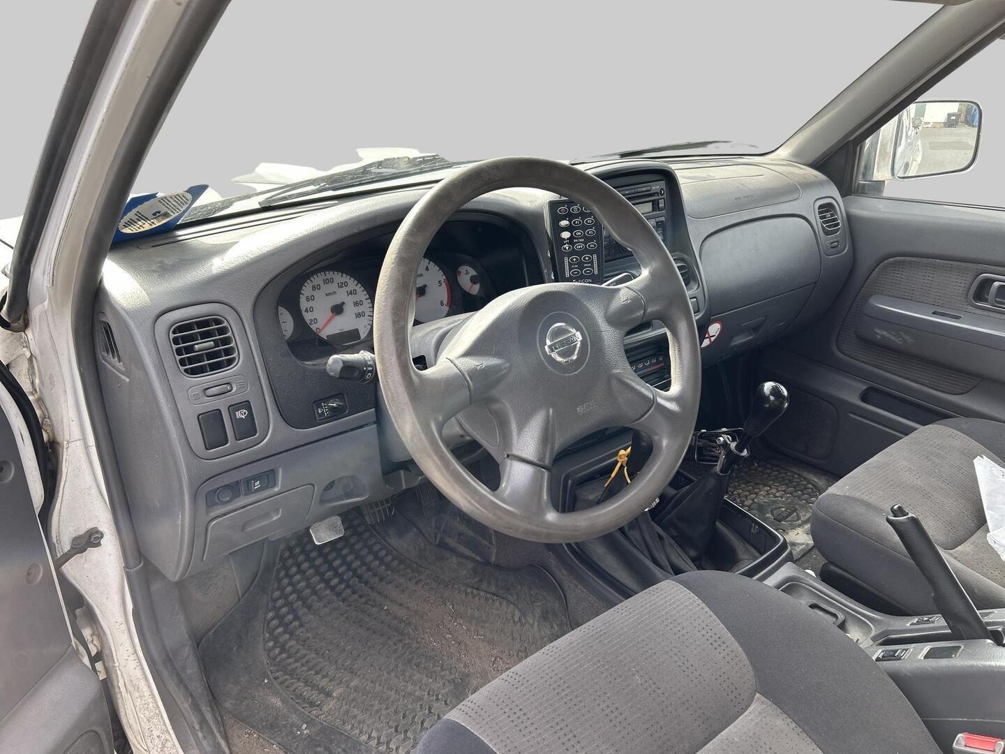 NISSAN NP300 2011