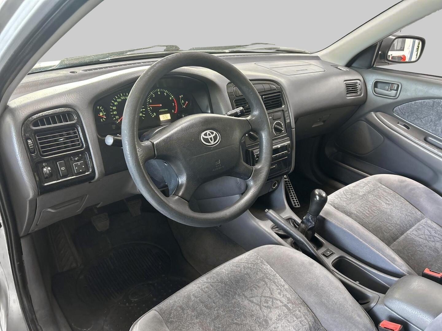 TOYOTA Avensis 2000