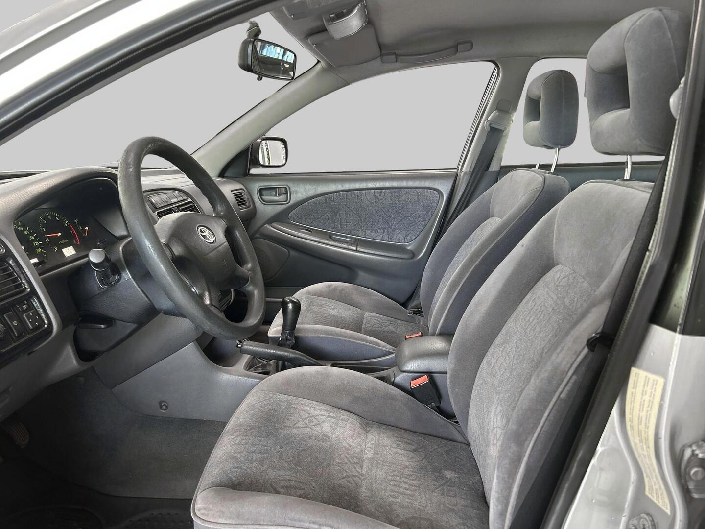 TOYOTA Avensis 2000