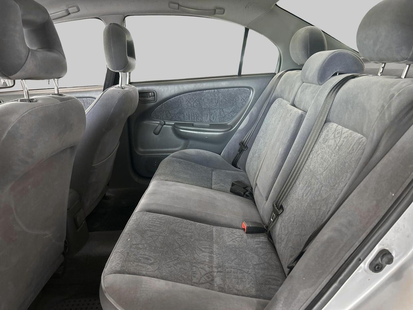 TOYOTA Avensis 2000