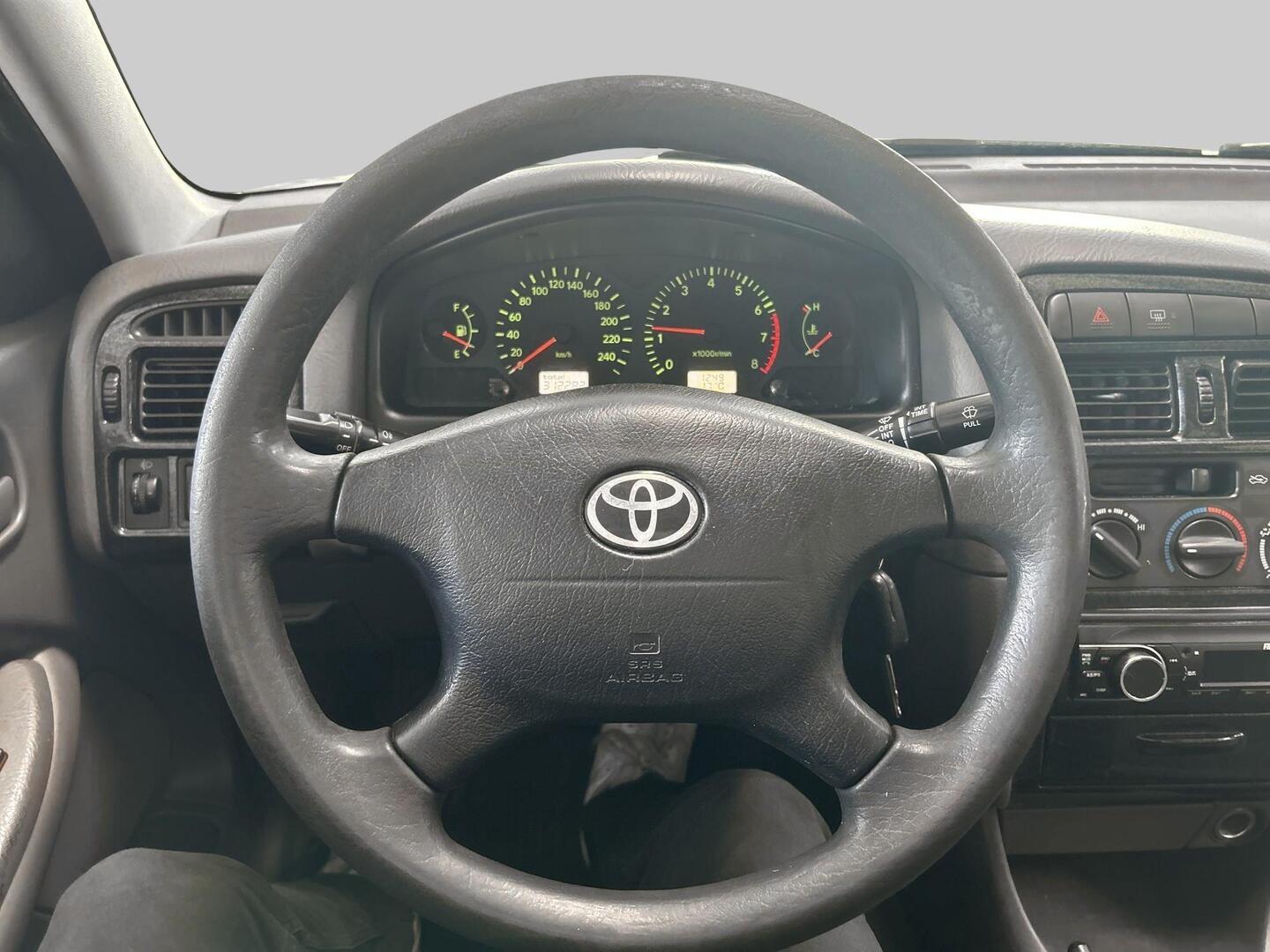 TOYOTA Avensis 2000