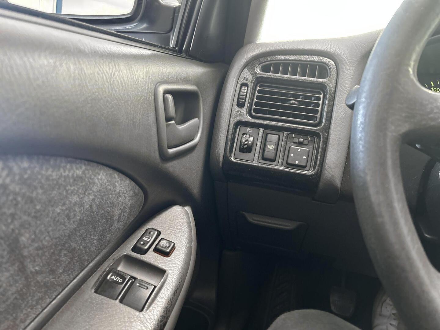 TOYOTA Avensis 2000