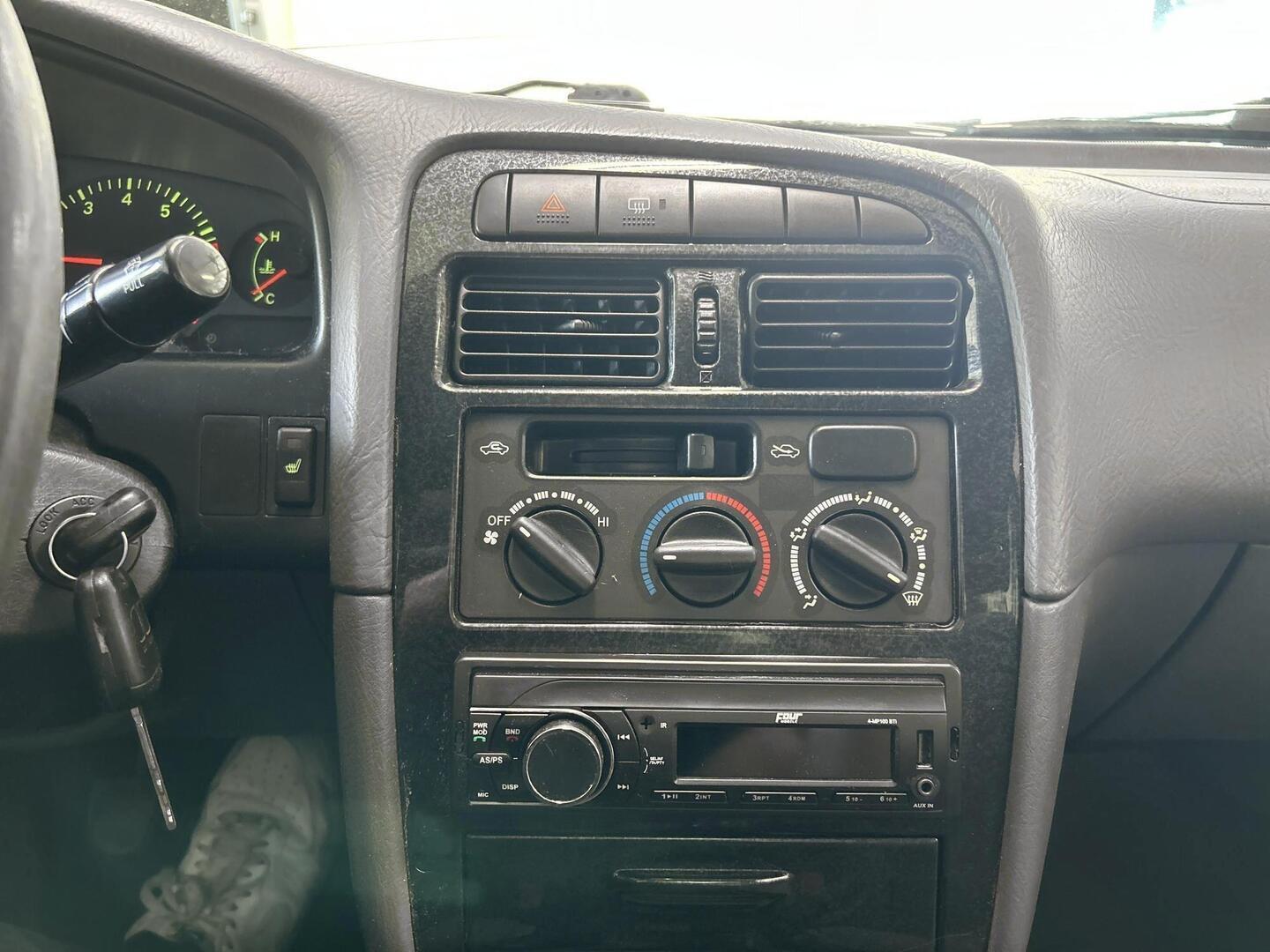 TOYOTA Avensis 2000