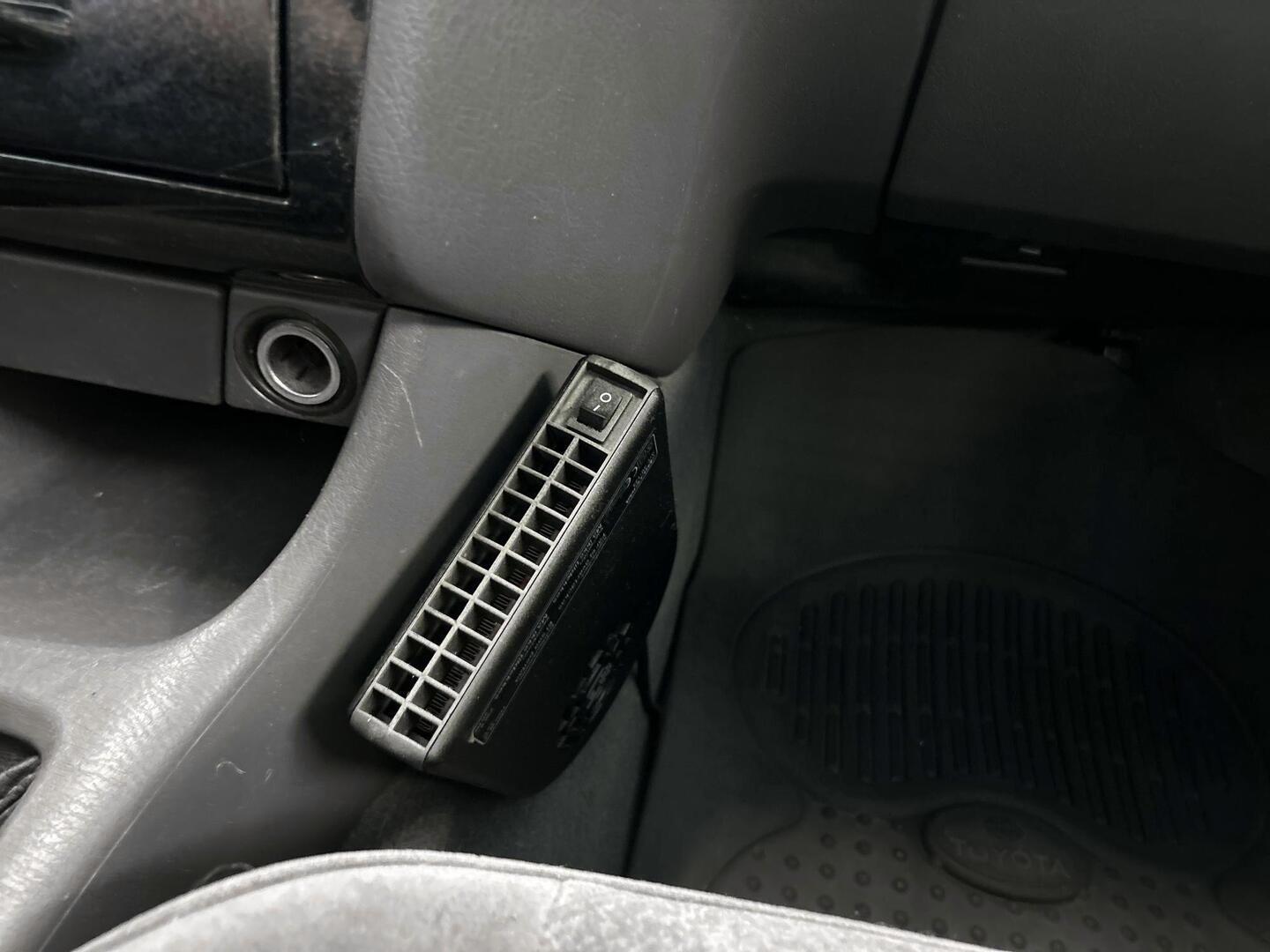 TOYOTA Avensis 2000
