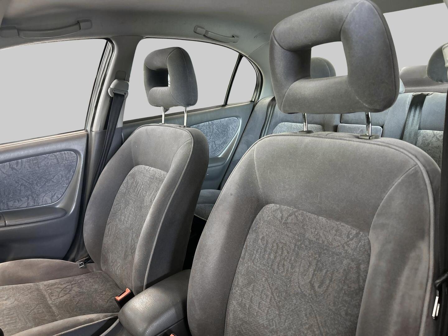 TOYOTA Avensis 2000
