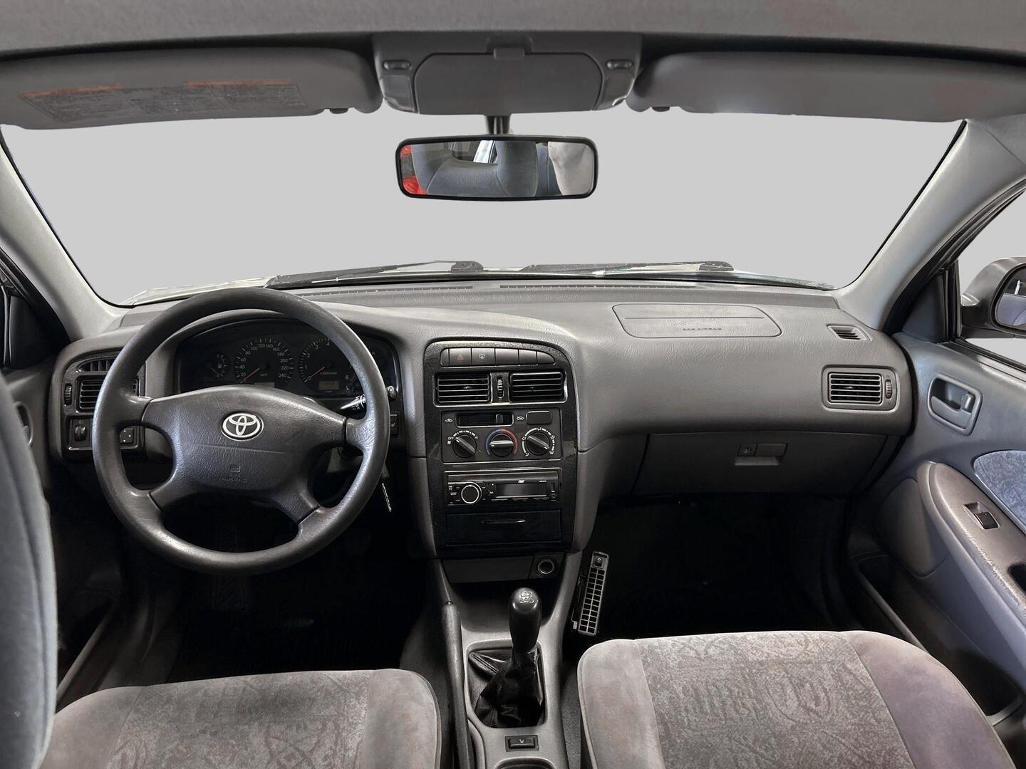 TOYOTA Avensis 2000