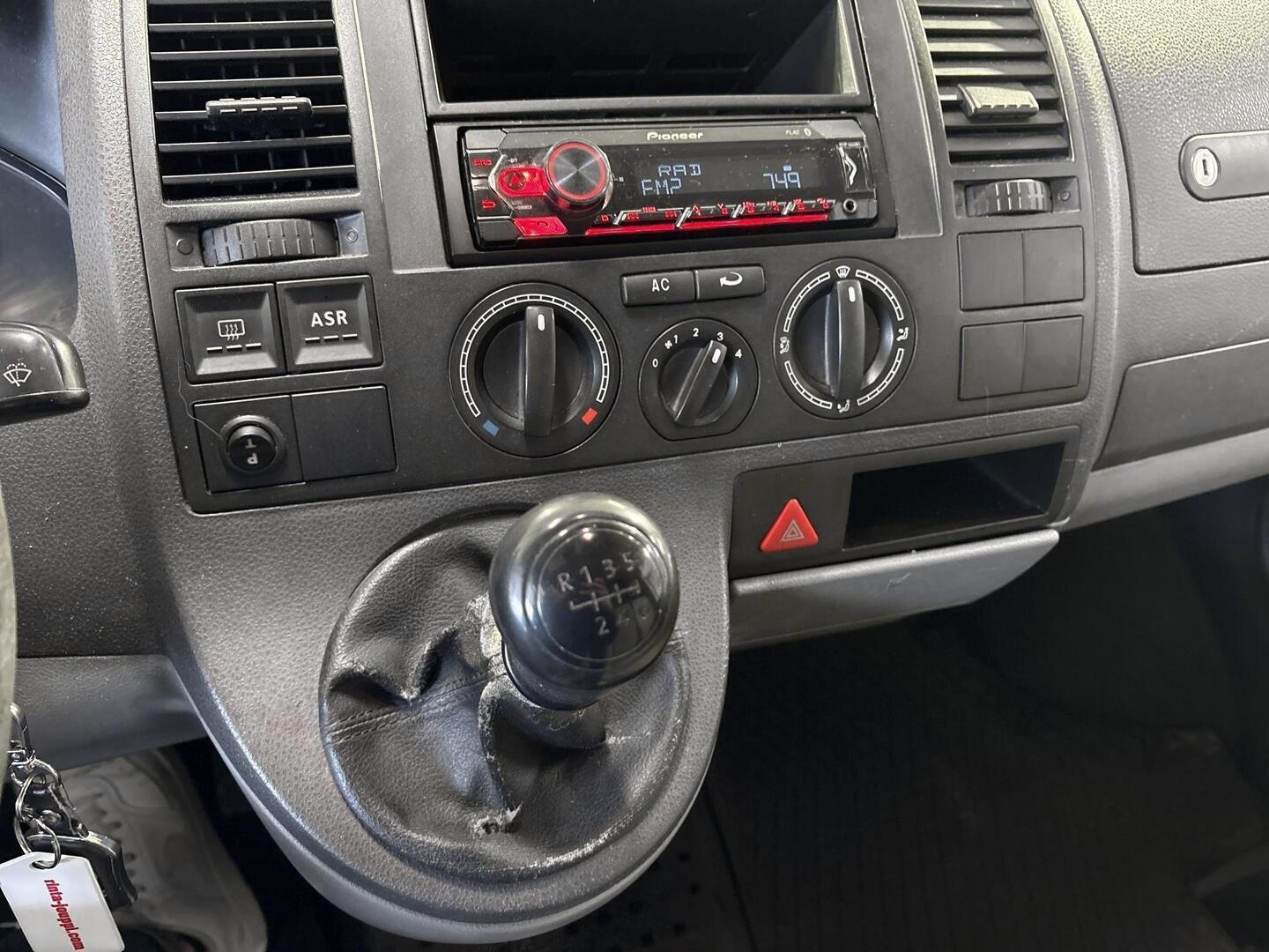 VOLKSWAGEN Transporter 2006