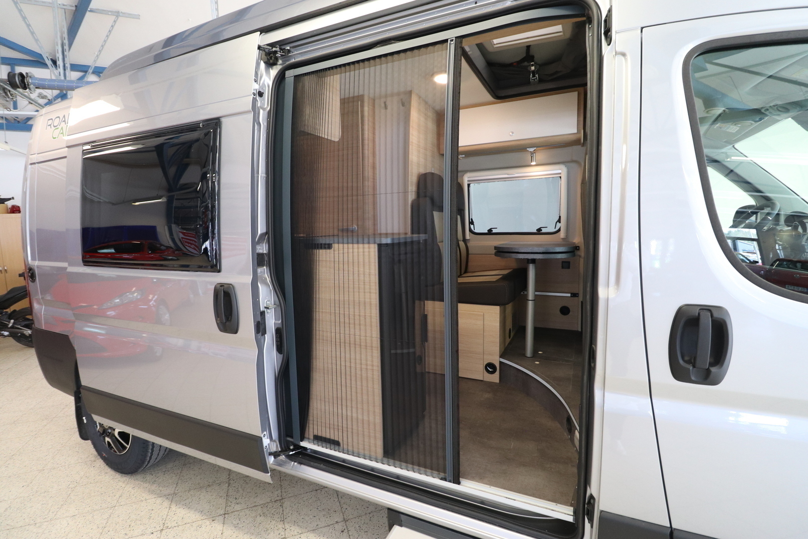 ROADCAR VAN R 600 2024