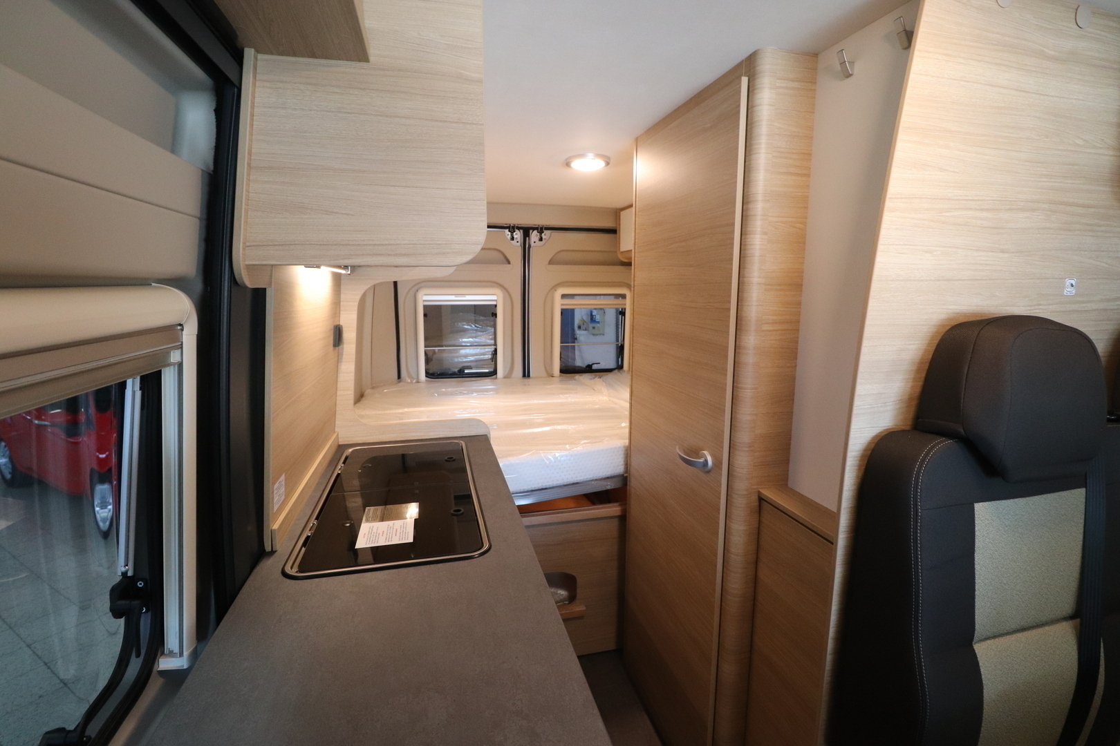 ROADCAR VAN R 600 2024