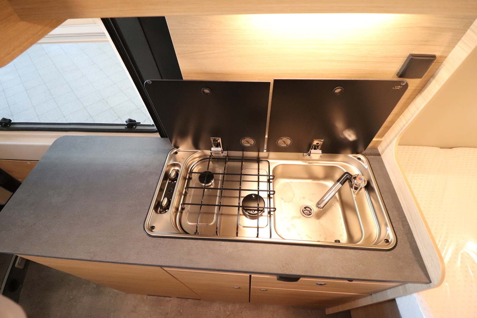 ROADCAR VAN R 600 2024