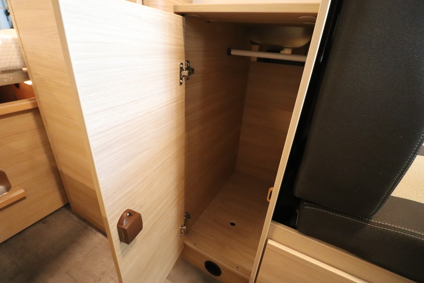 ROADCAR VAN R 600 2024