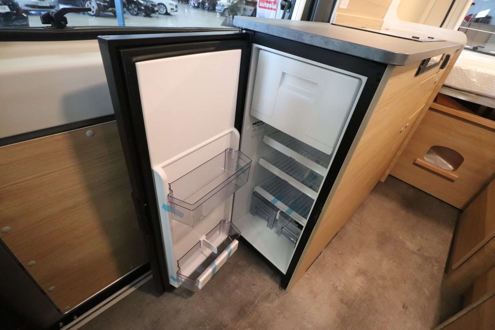 ROADCAR VAN R 600 2024