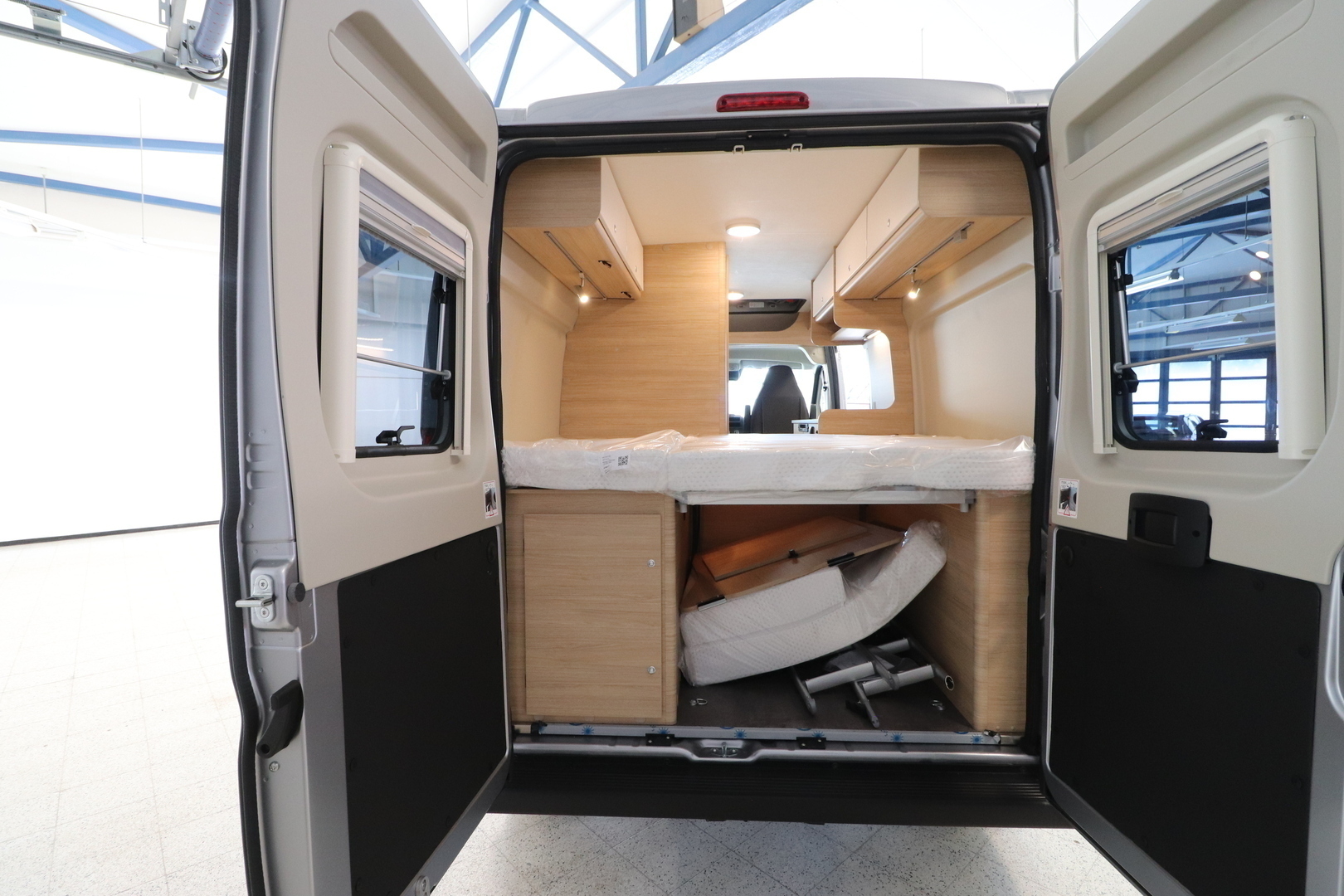 ROADCAR VAN R 600 2024