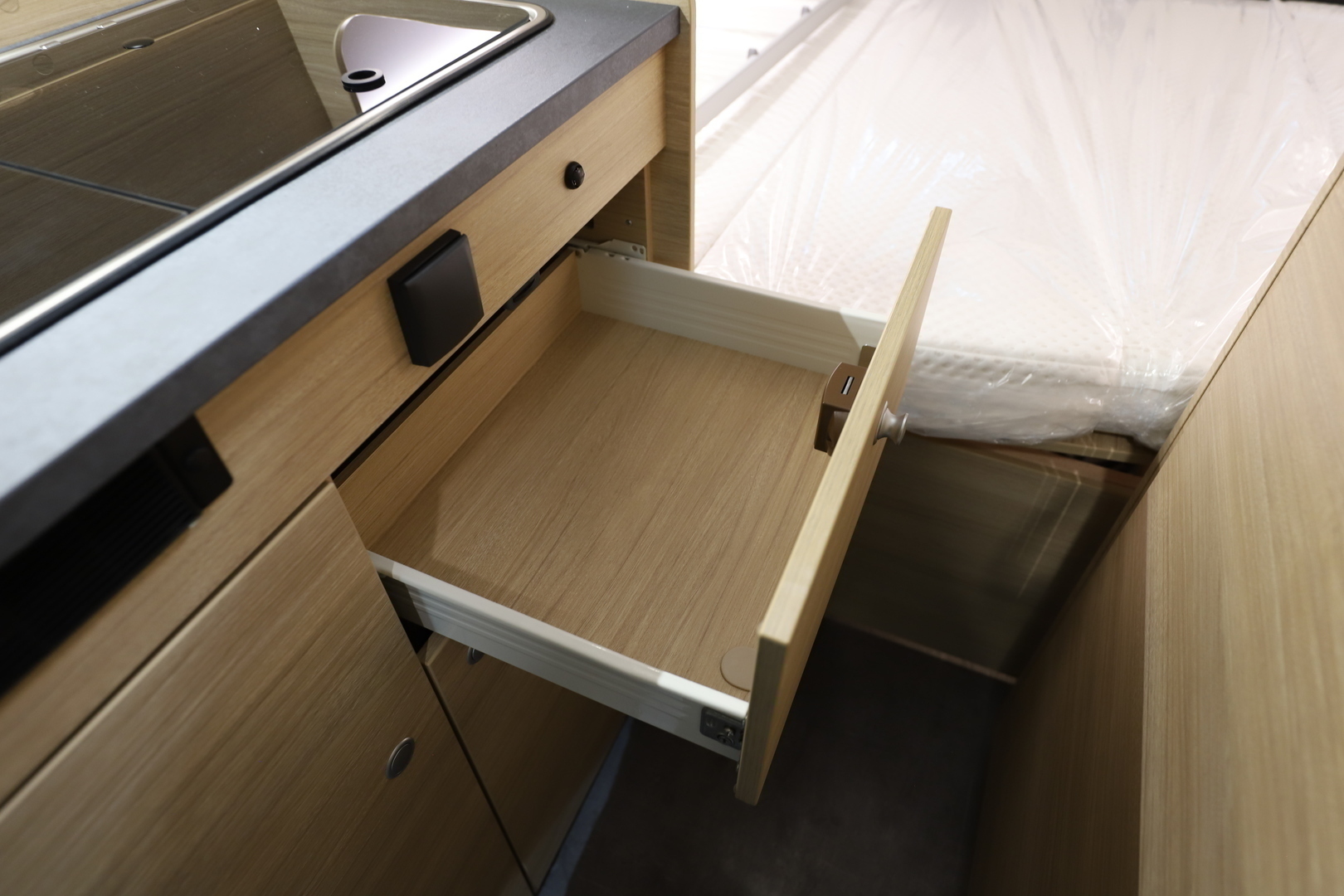 ROADCAR VAN R 601 2024