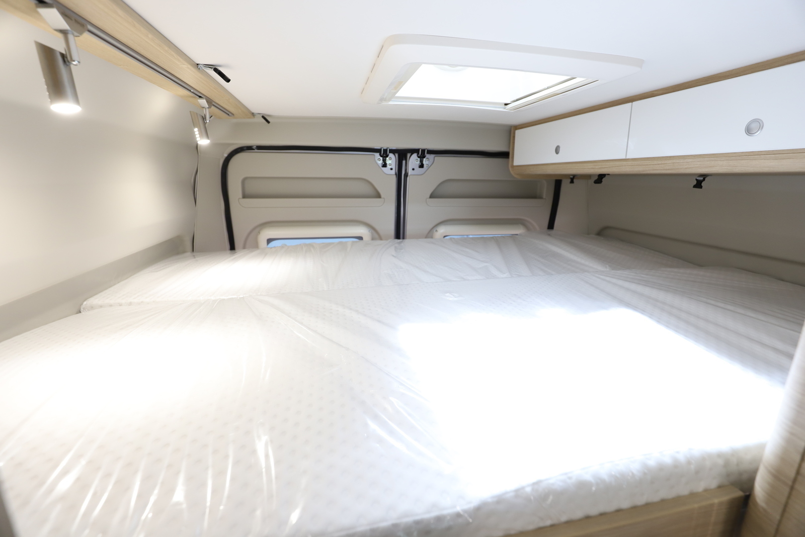 ROADCAR VAN R 601 2024