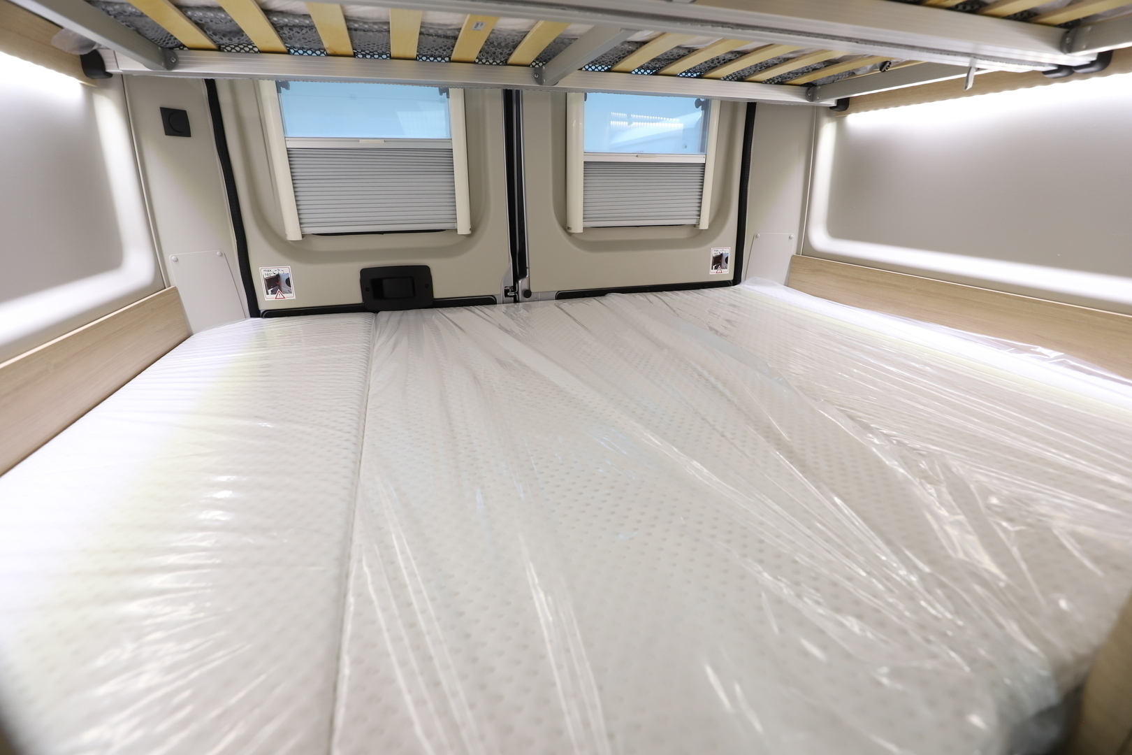 ROADCAR VAN R 601 2024