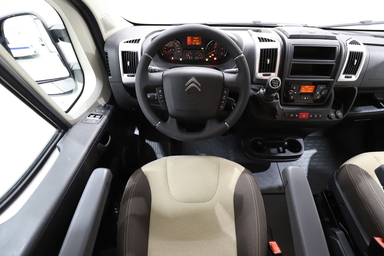 ROADCAR VAN R 601 2024