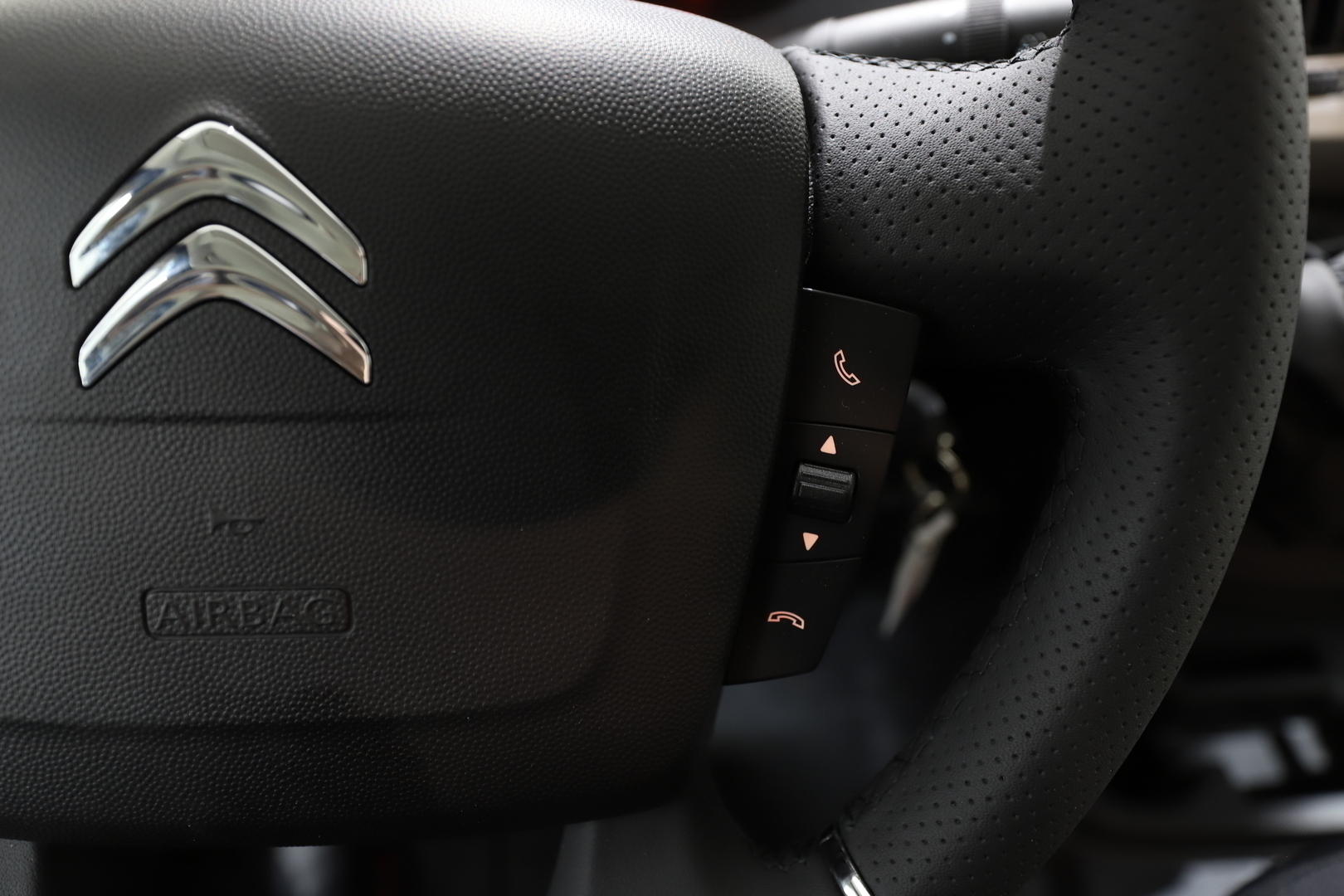 ROADCAR VAN R 601 2024