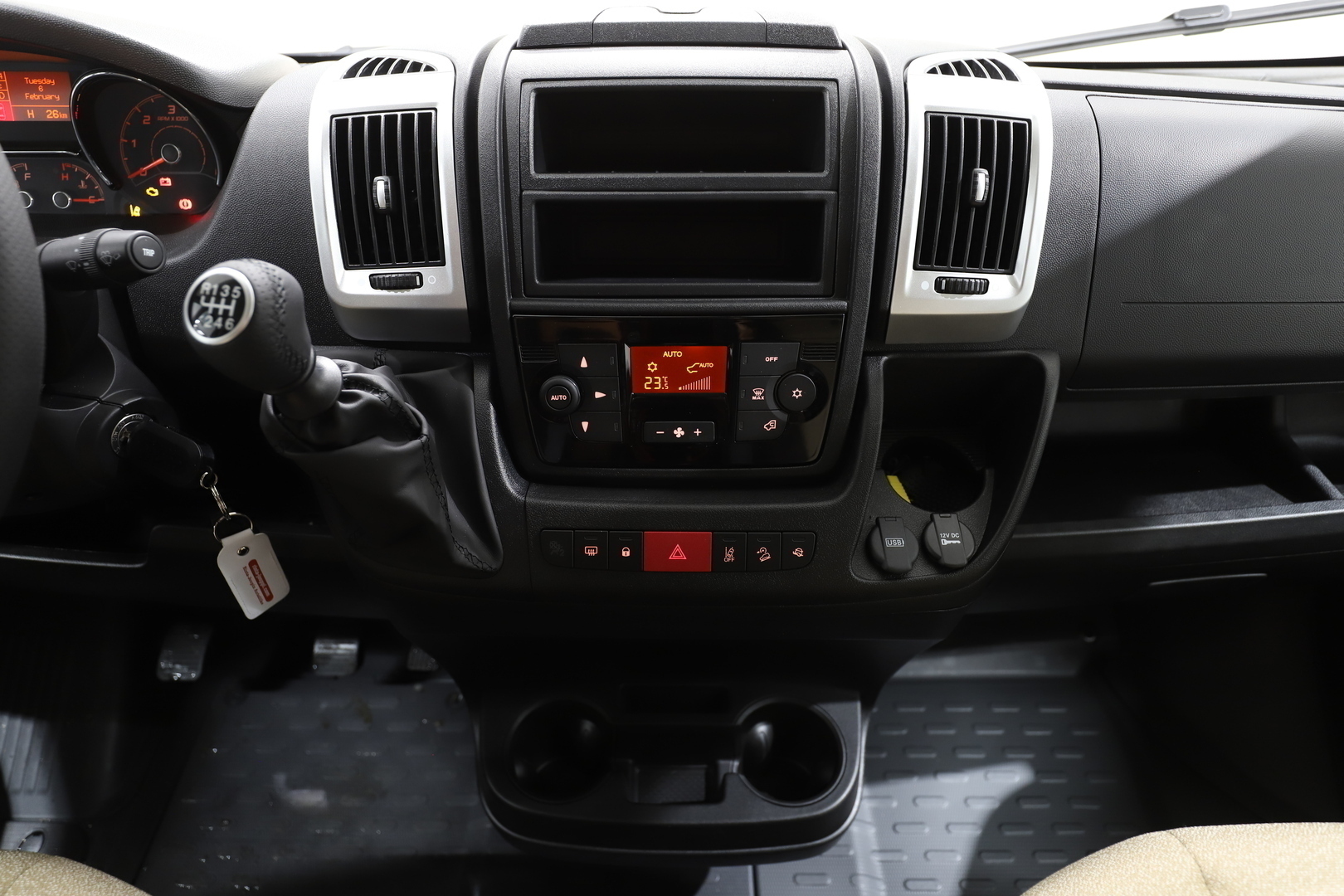 ROADCAR VAN R 601 2024