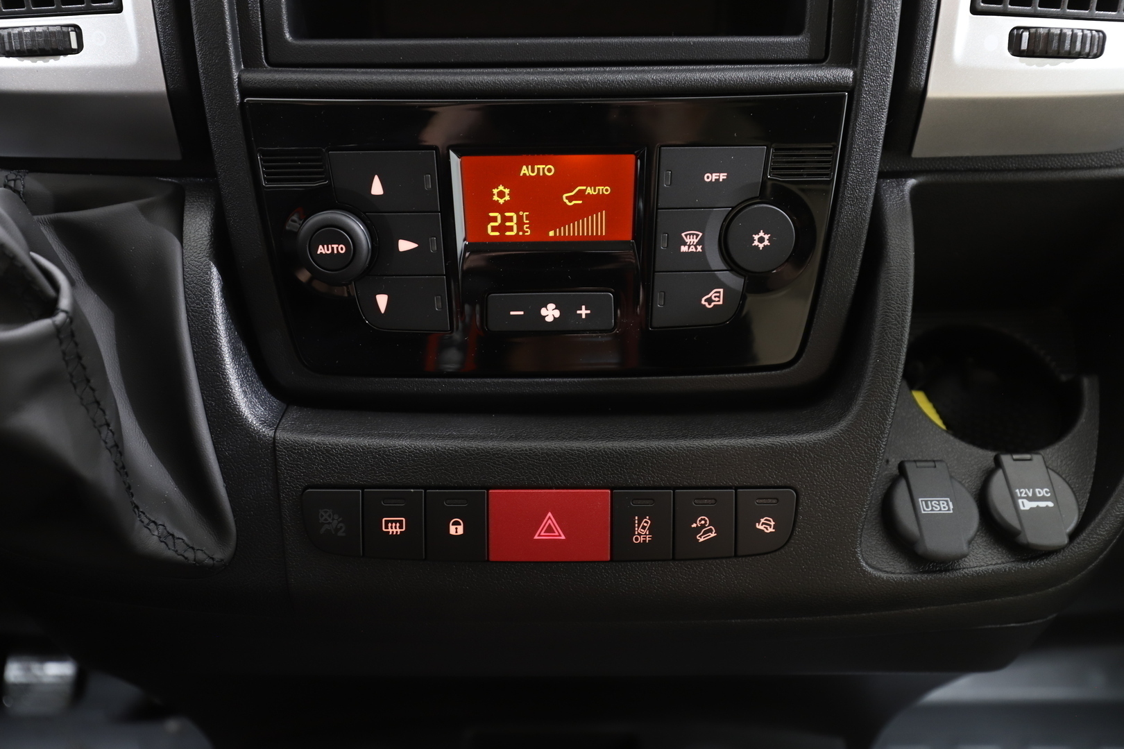 ROADCAR VAN R 601 2024