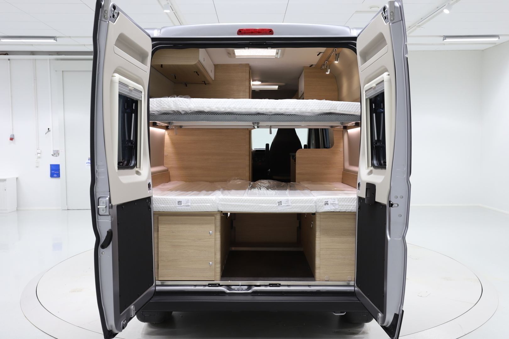 ROADCAR VAN R 601 2024