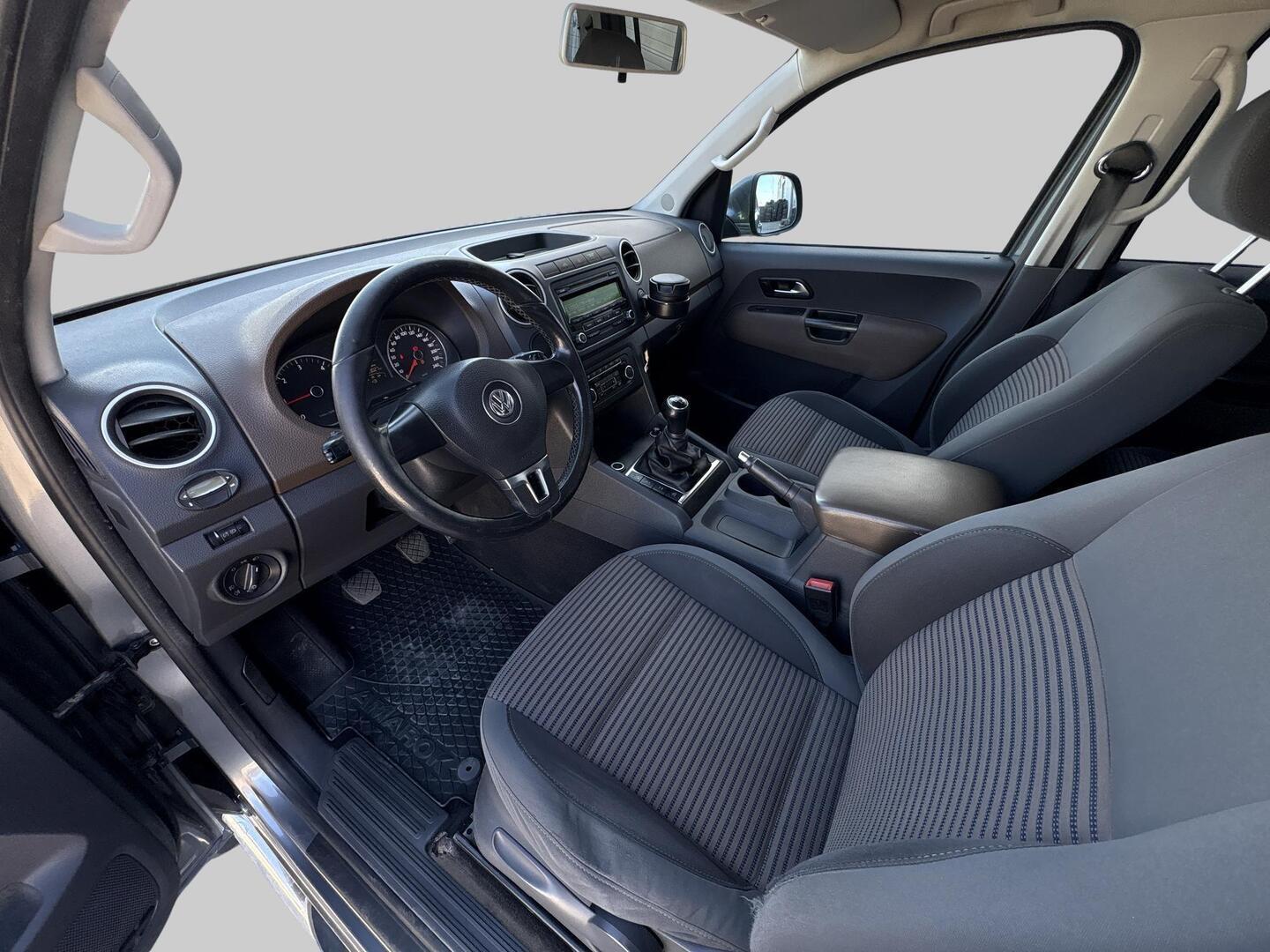 VOLKSWAGEN Amarok 2012