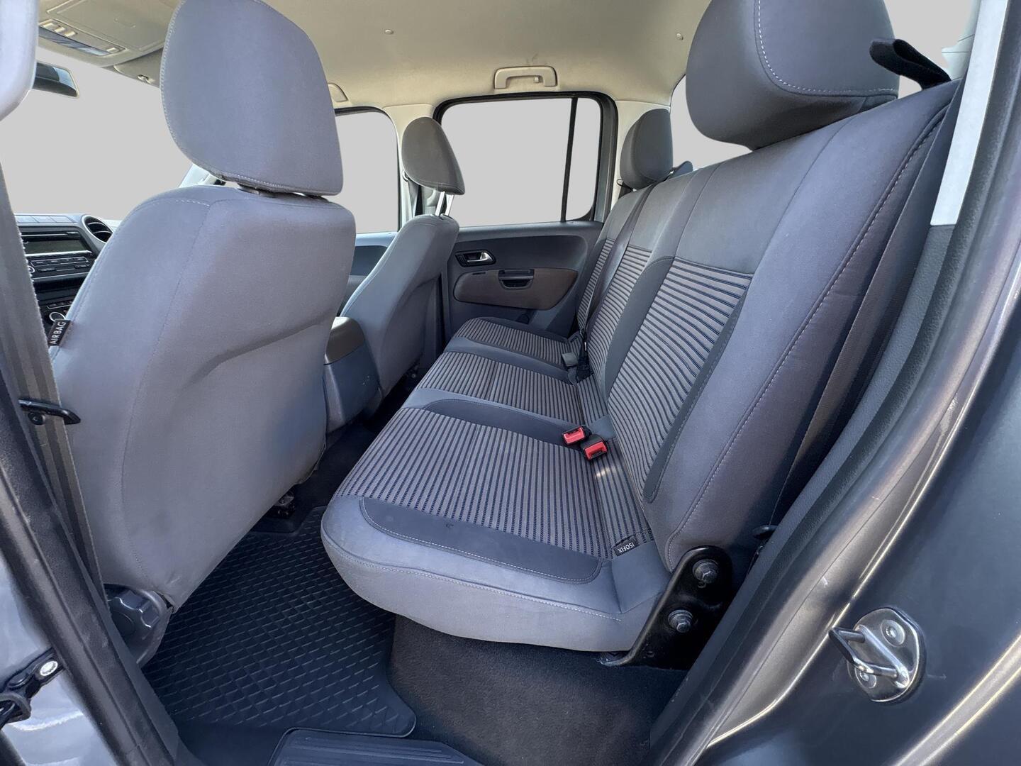 VOLKSWAGEN Amarok 2012